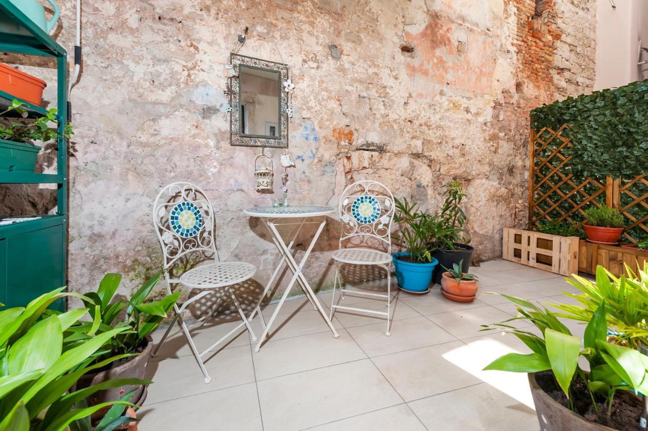 Apartment Amici With Terrace In Center Of Ровінь Екстер'єр фото